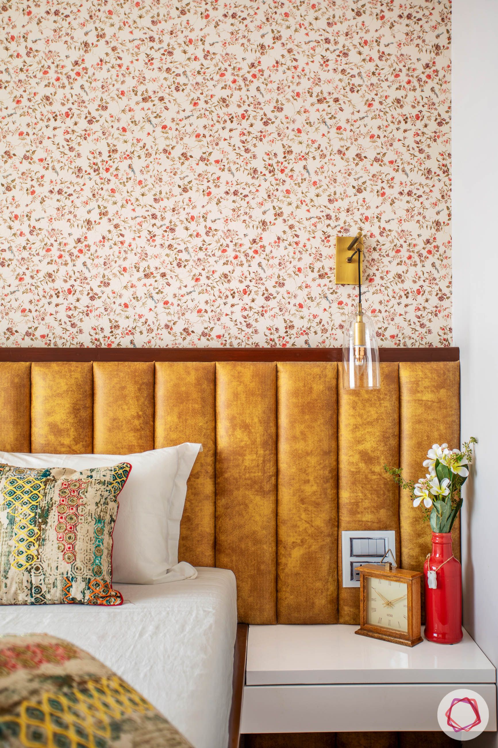 bedroom-wallpaper-headboard-tan