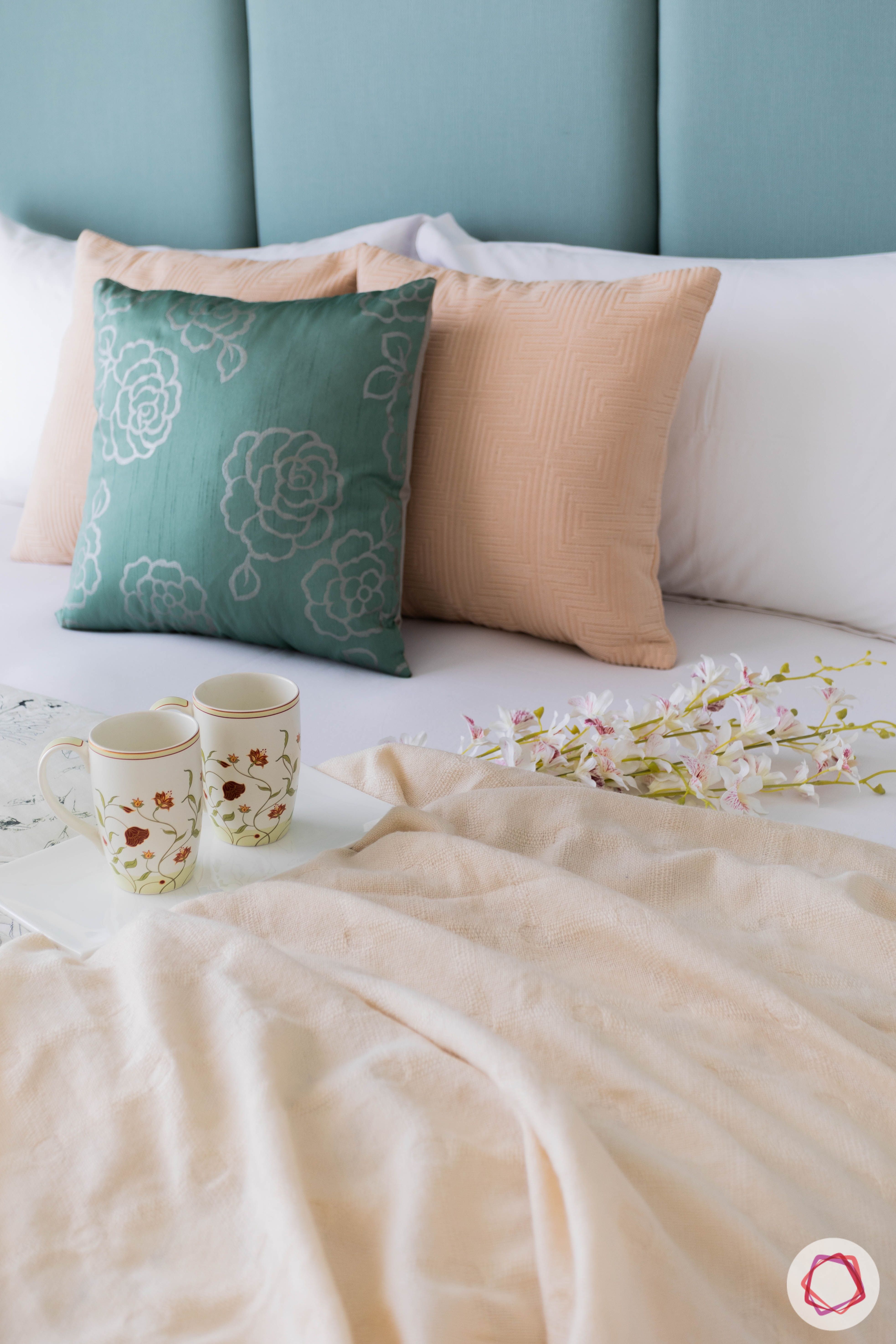 peach and green theme-green bedding