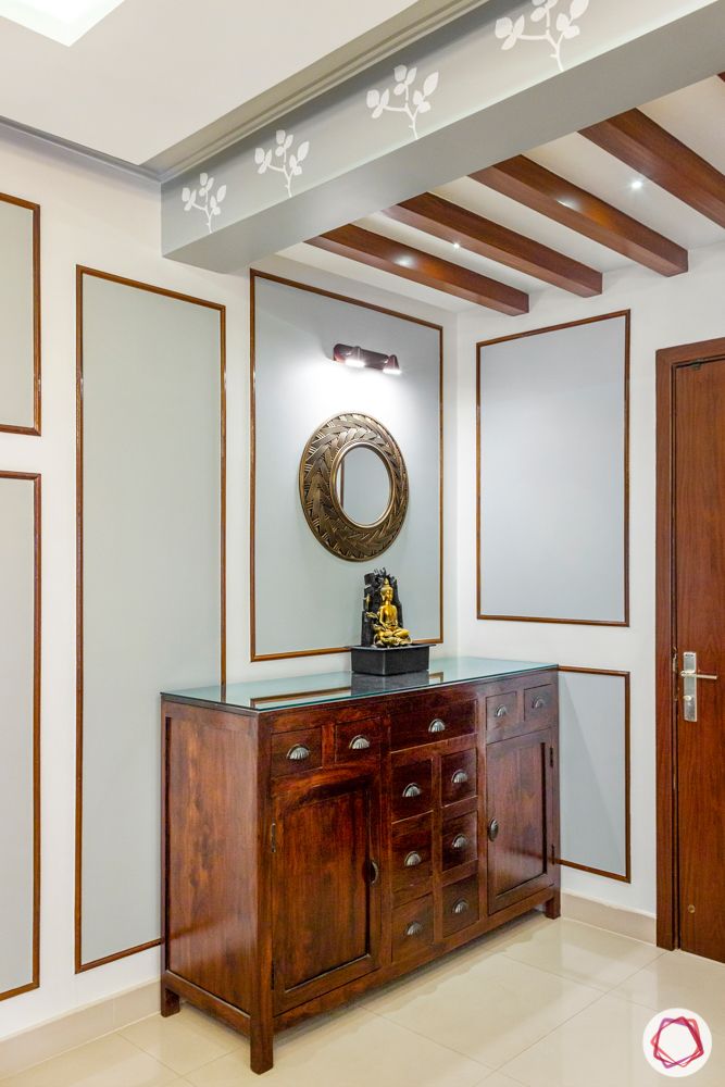 foyer-wooden-rafters-console-table-mirror