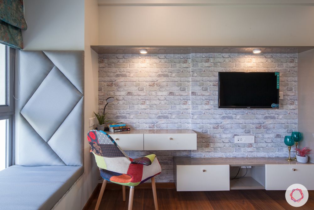 exposed brick wall-tv unit-study table-bay seating