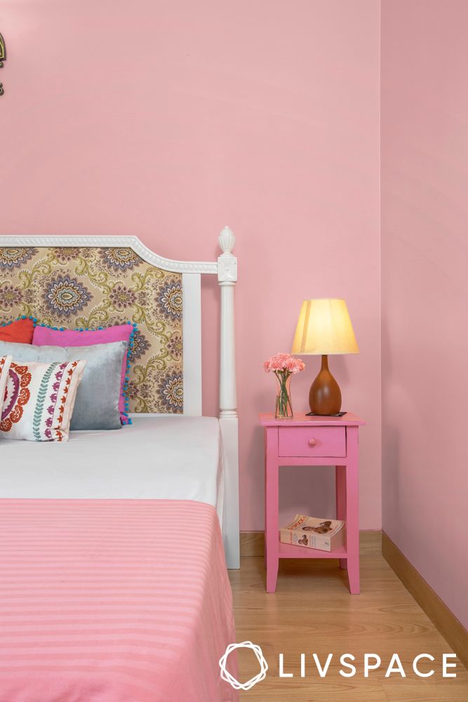 pink-painted-table-for-kids-bedroom
