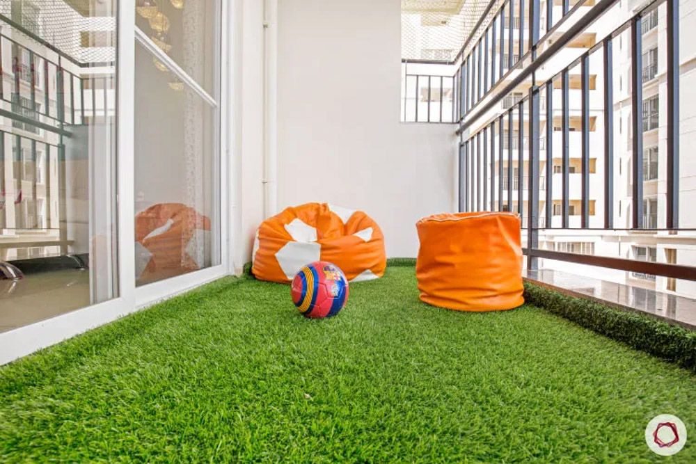 artificial-turf-for-balcony-decor