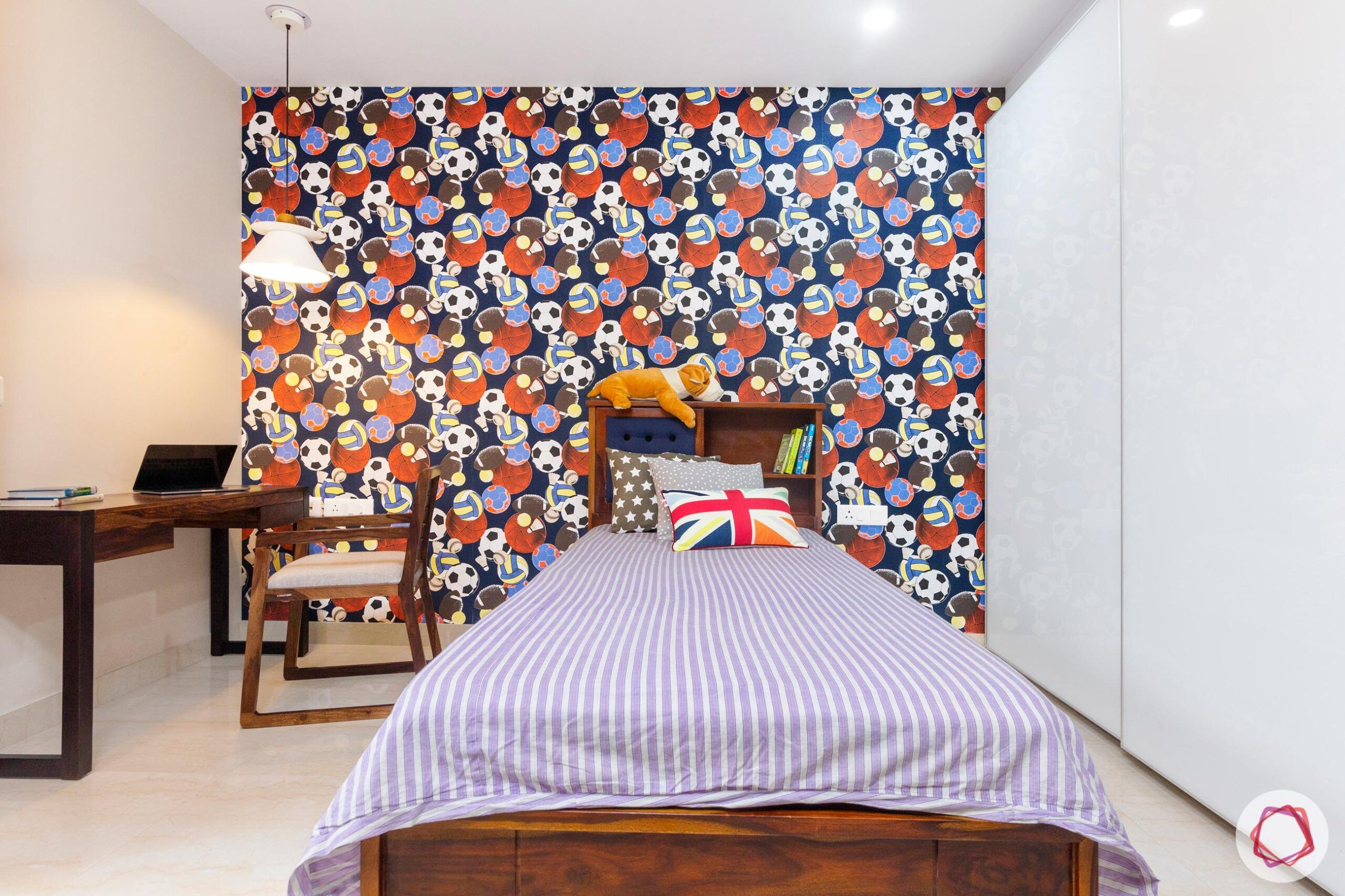 interior-in-gurgaon-kids-room-wooden-study-table