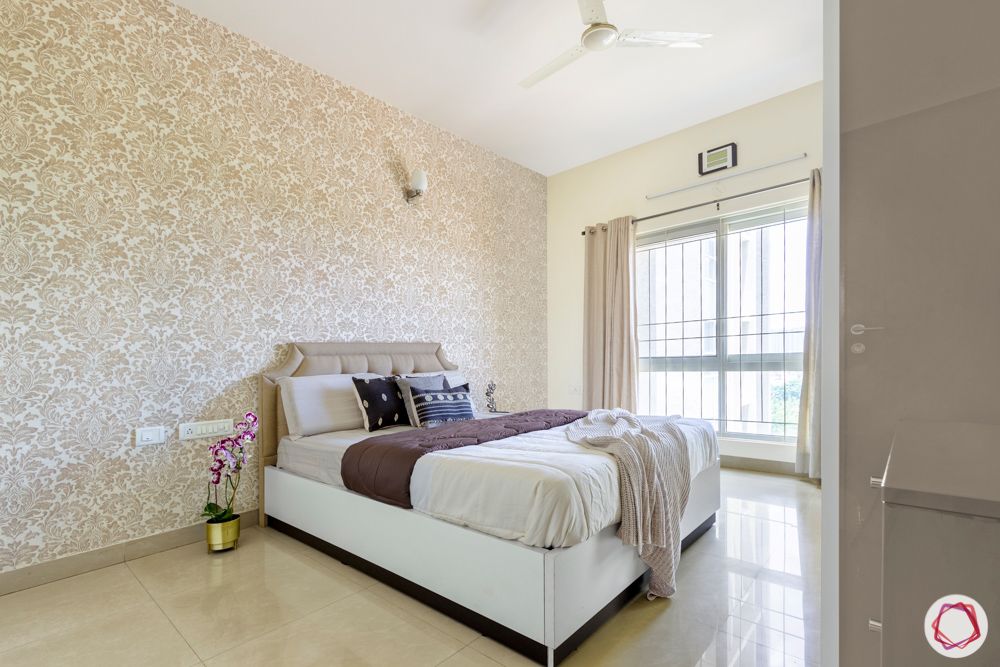 guest-bedroom-neutral-wallpaper-window-white-floor