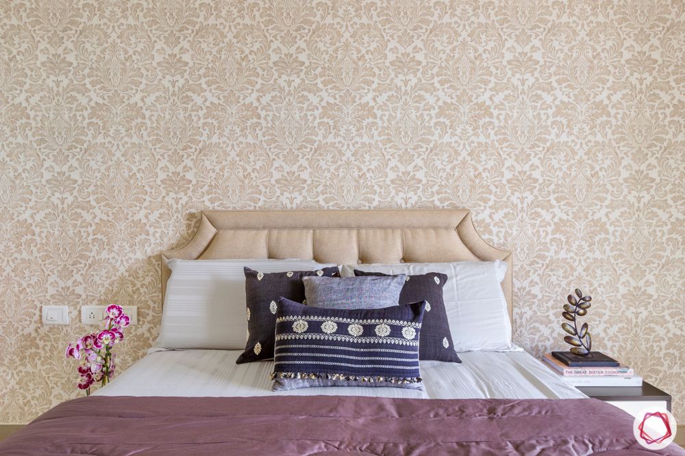 guest-bedroom-neutral-wallpaper-subtle-headboard