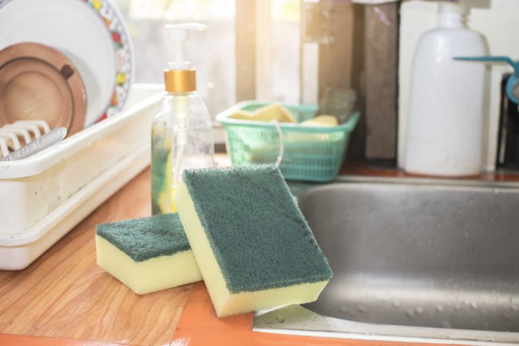 kitchen cleaning tips-sponge and dishcloth