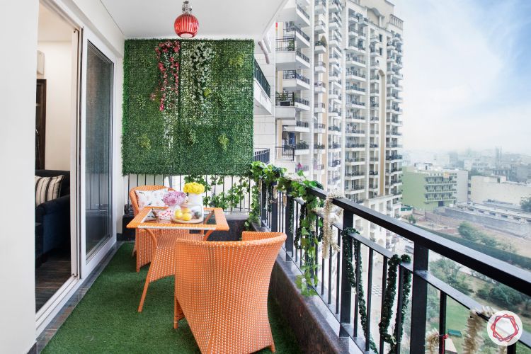 outdoor balcony design-rattan furniture-plant screen-compact balcony