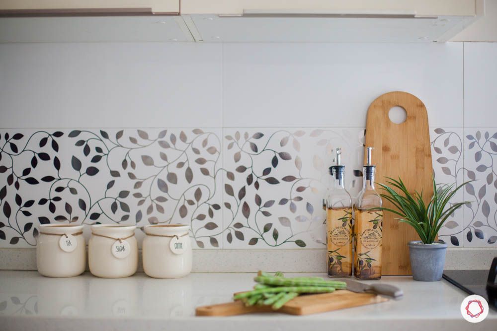 2-bhk-home-design-livspace-pune-kitchen-backsplash