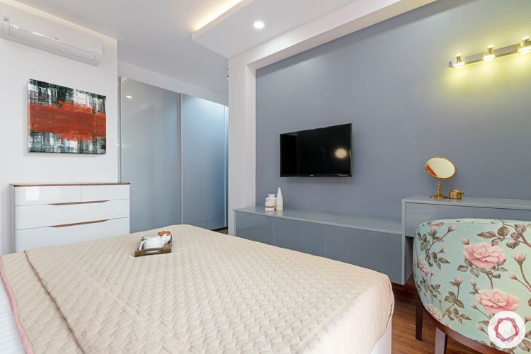 2-bhk-home-design-master-bedroom-acrylic-wardrobes