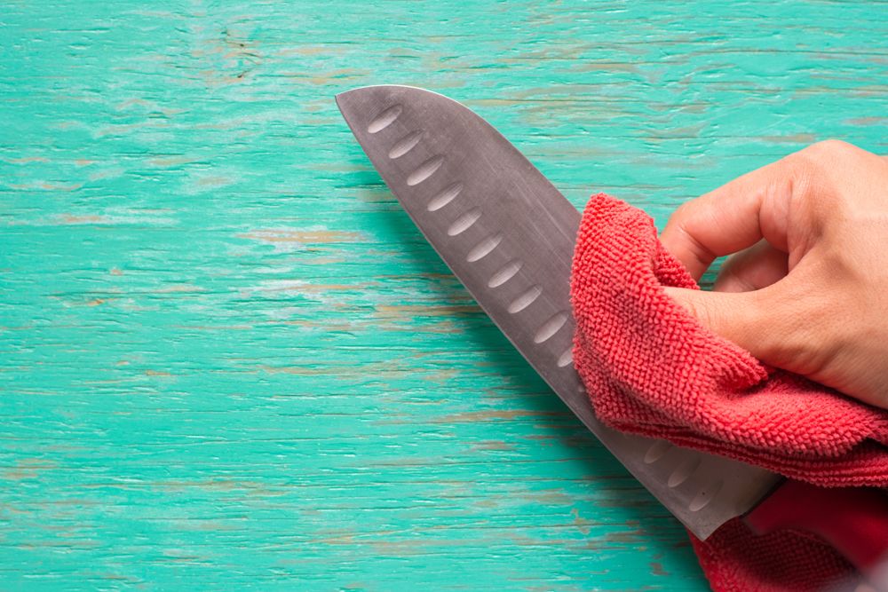 kitchen hacks-rusty knives-lemon cleaning hacks