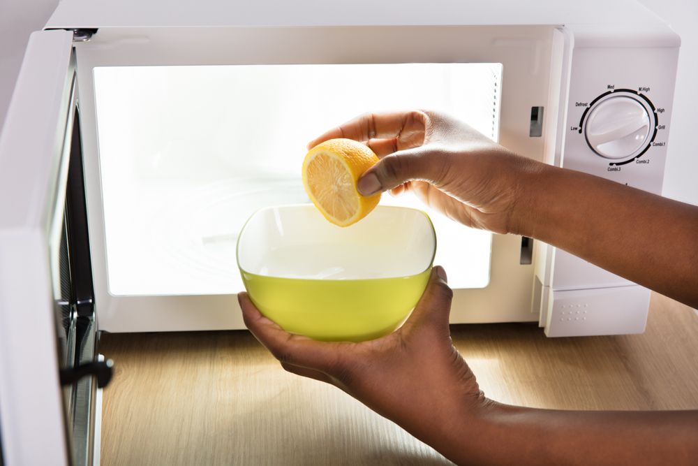 kitchen hacks-microwave-lemon juice