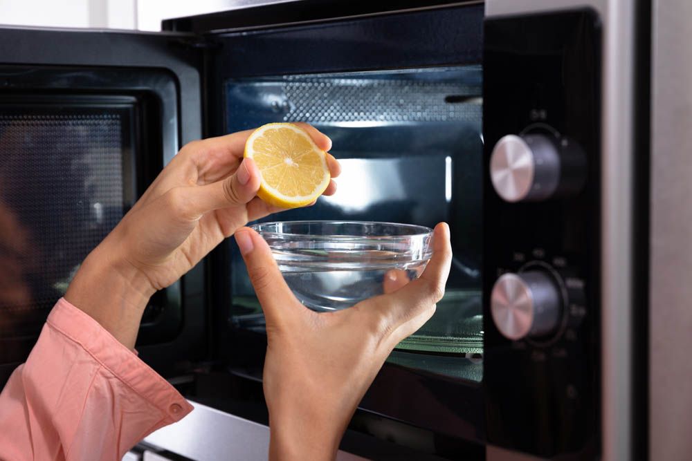 cleaning tips for lazy people-microwave lemon
