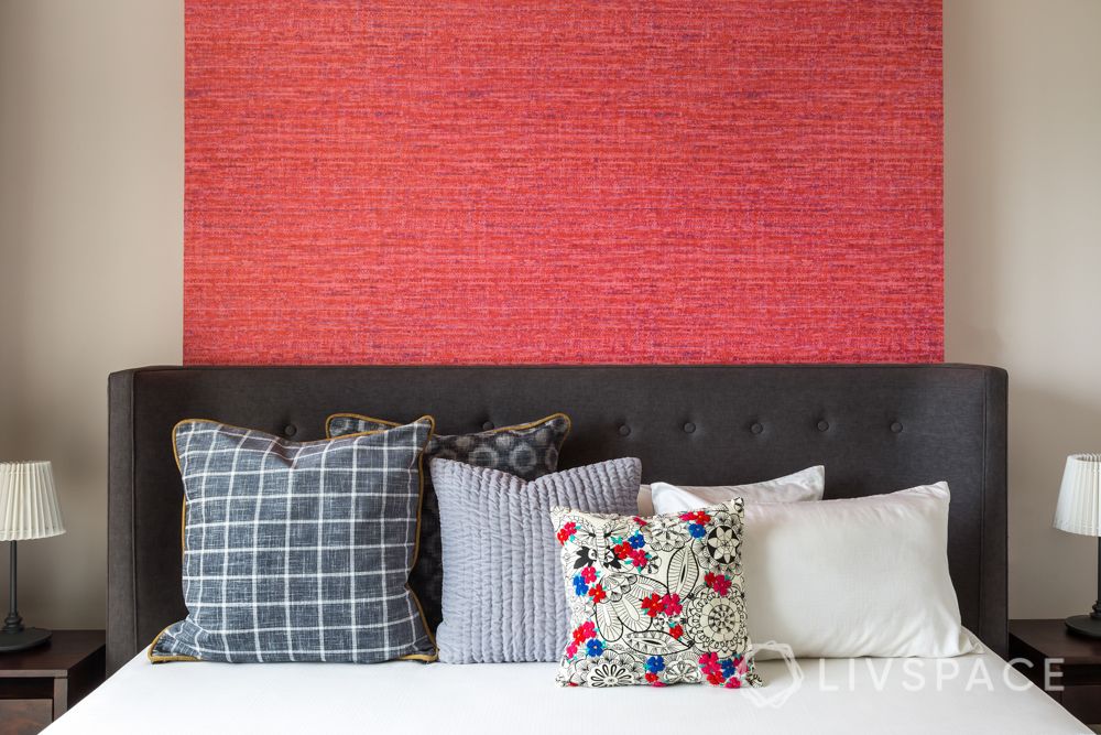 vastu-for-love-red-bedroom-headboard-wall