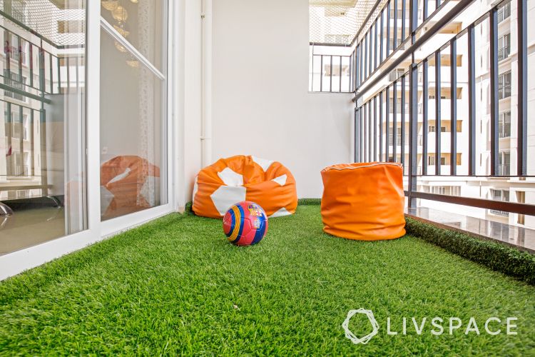 balcony furniture ideas-beanbags-artificial turf grass