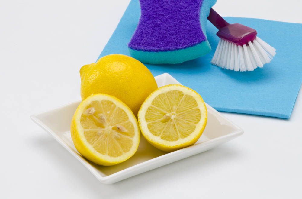 homemade cleaning solution-lemon juice-cleaning