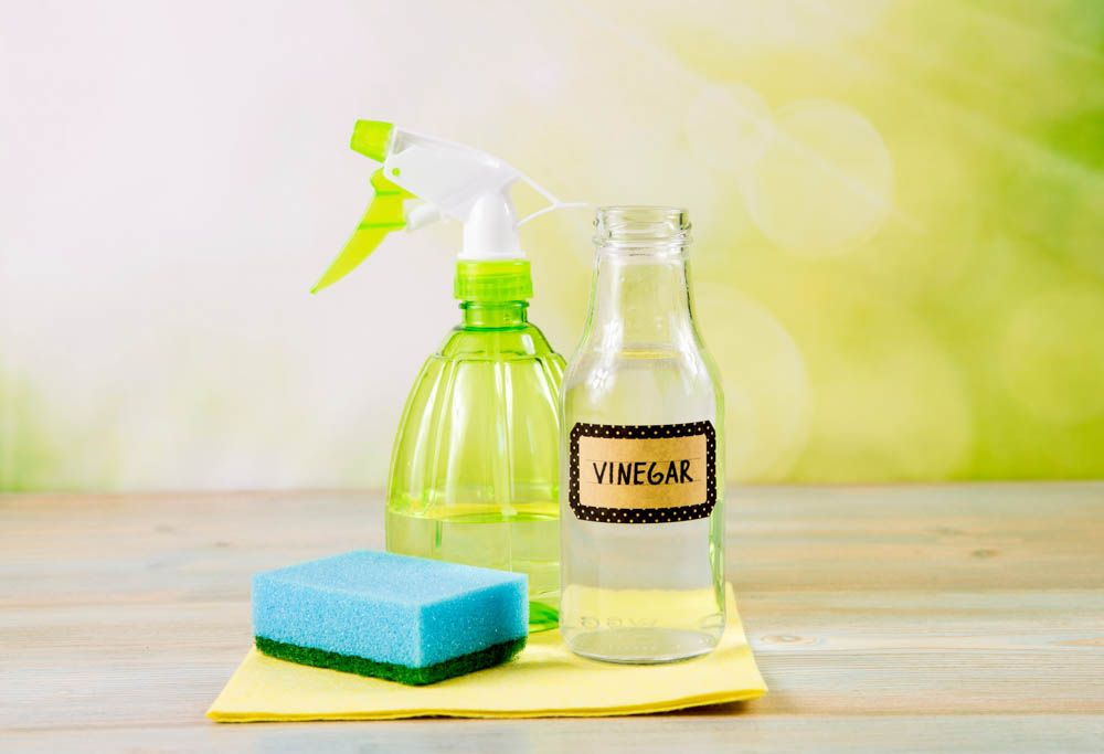 homemade cleaning solution-vinegar-cleaning solution