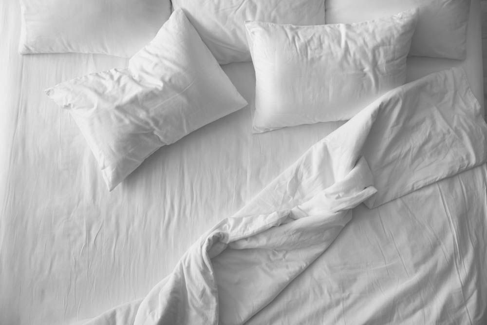 how to clean a mattress-white bedsheets-white pillows