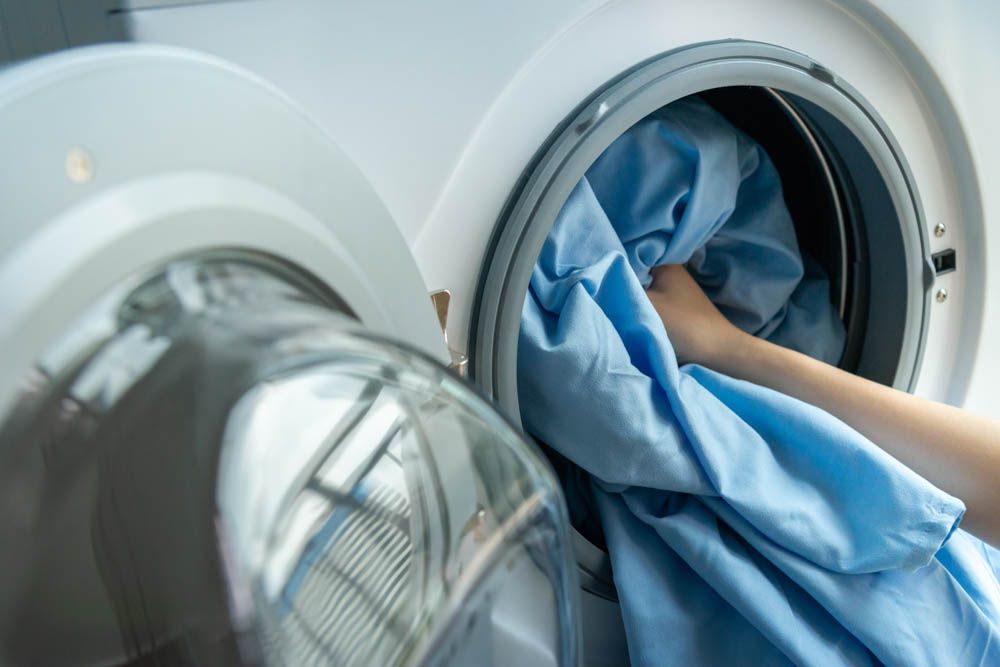 how to clean a mattress-washing machine-clean bedsheets