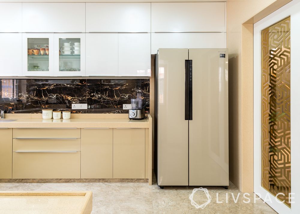 modern villa design-marble tile backsplash-hob-chimney-open shelves-beige and white cabinets