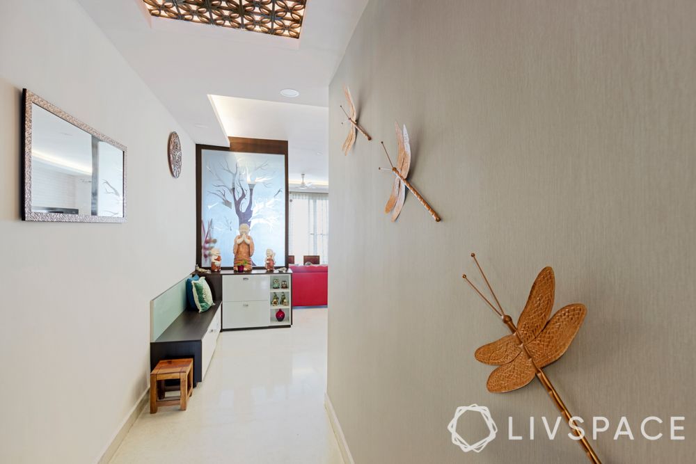 3-bhk-flat-interior-design-foyer-ceiling-jaali-panel