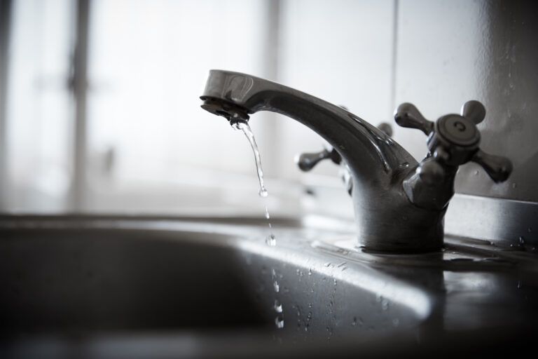 How to Fix a Leaking Tap Without Getting Professional Help