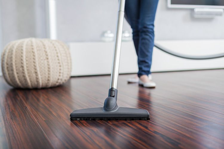 how to clean house-floor vacuuming-homekeeping