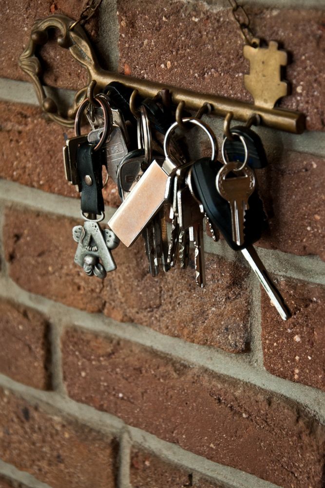 how-to-clean-different-types-of-surfaces-metal-key-holder