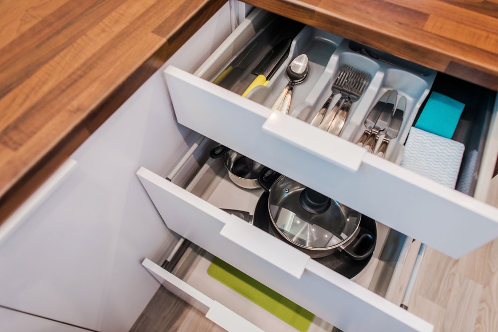 kitchen cabinet organisation-shelves-organisation-cutlery