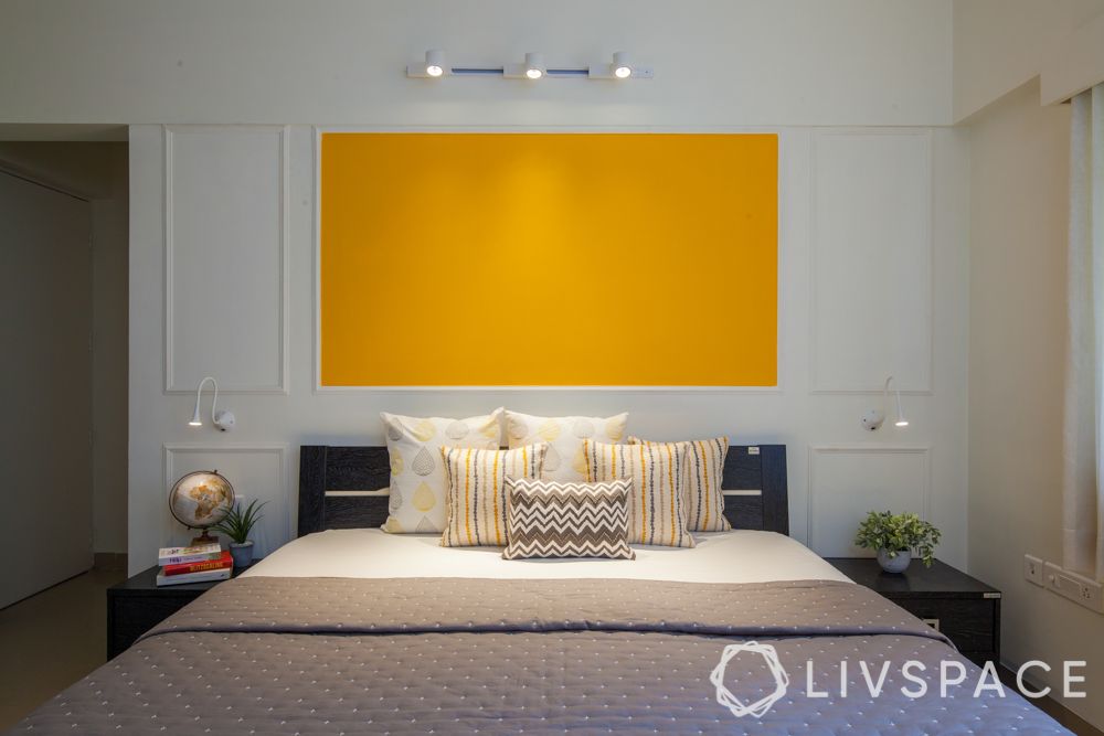 yellow wall-moulding wall