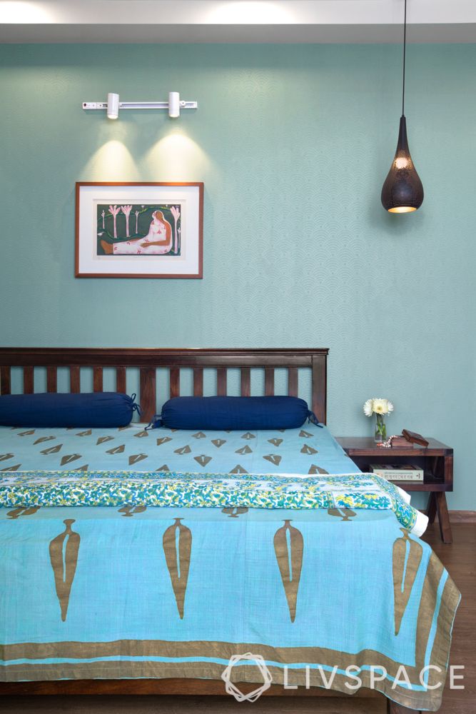 indian-interior-design-blue-wall-blue-bed-sheet
