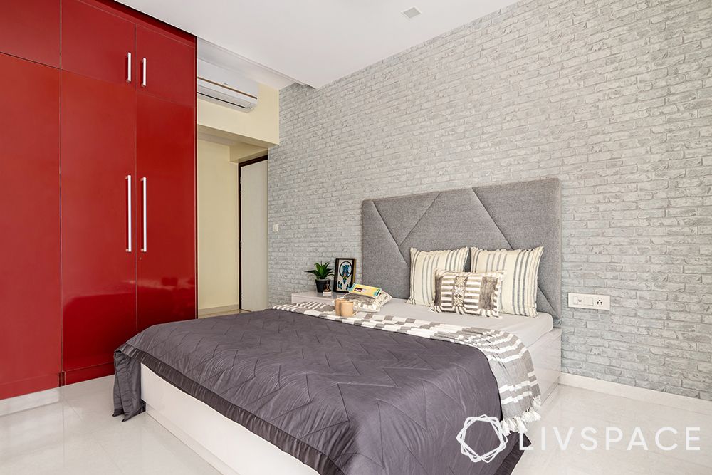 red wardrobe-grey wallpaper-custommbebd
