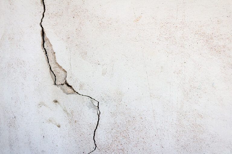 Hiding Hairline Cracks to Fixing Cracks in Walls, it