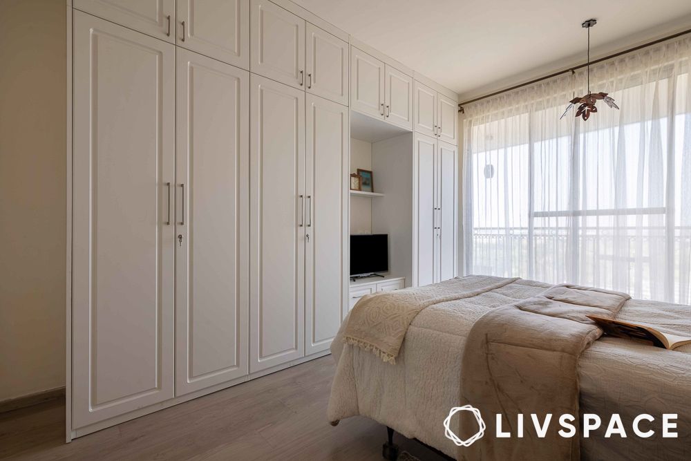 victorian-trims-cupboard-design-for-bedroom