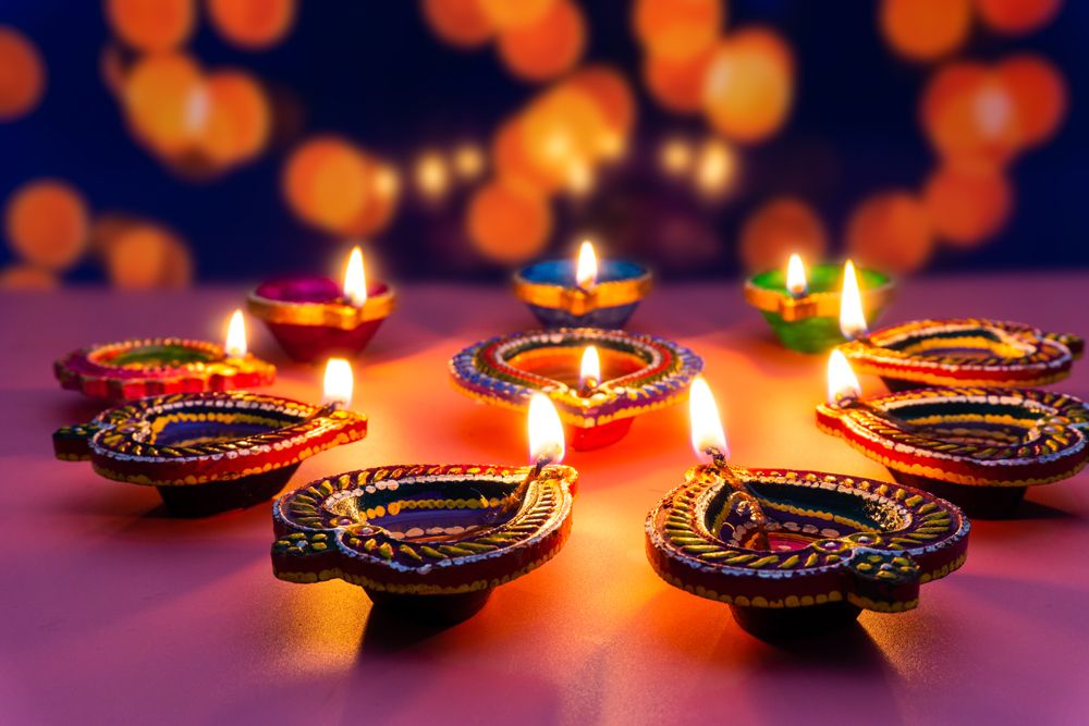 vastu-coloured diyas