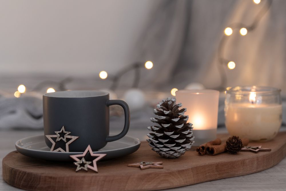 Christmas decorating ideas-pinecones and coffee