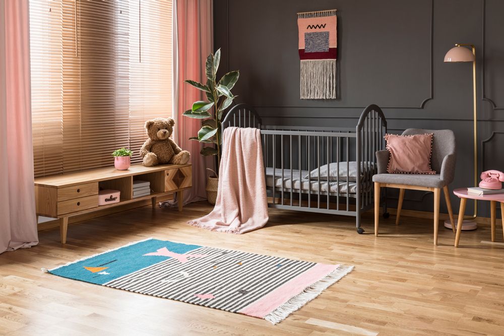 baby-room-décor-colour-contrast-pink-and-grey-baby-room