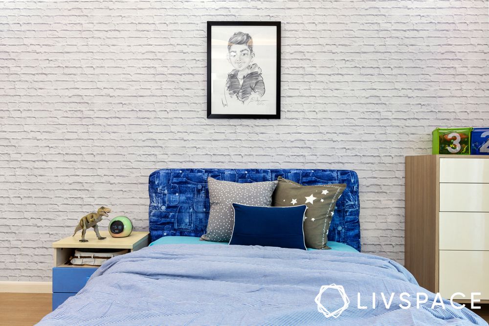 dlf-park-place-bedroom-brick-wall-art-work