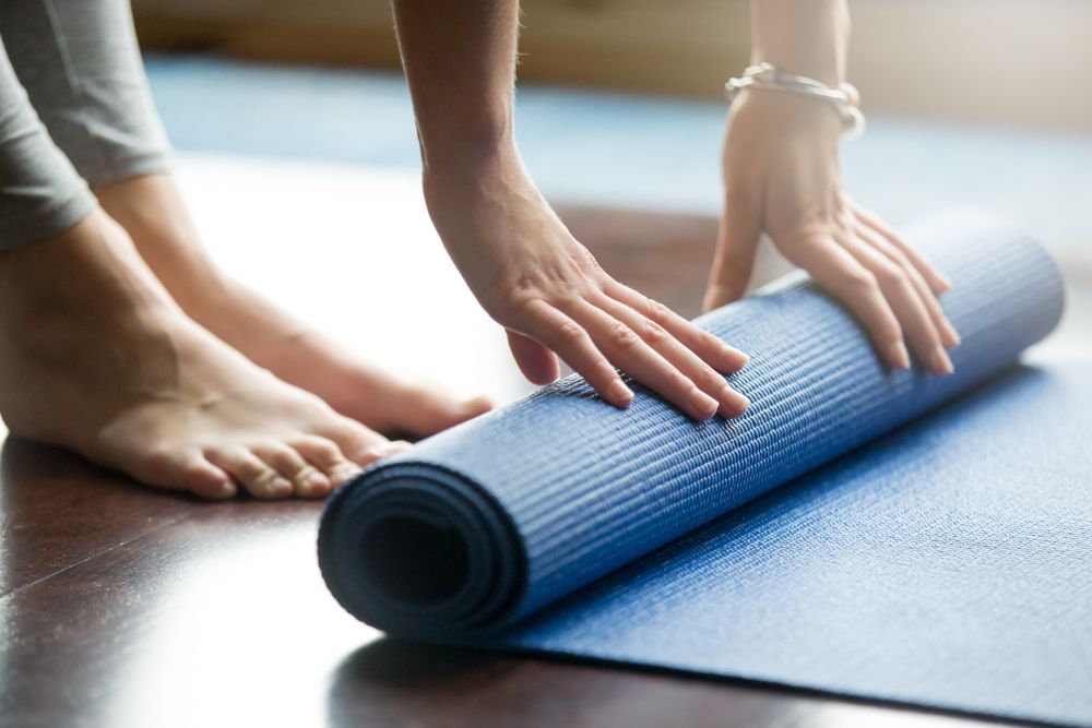 yoga-mat-wooden-floor