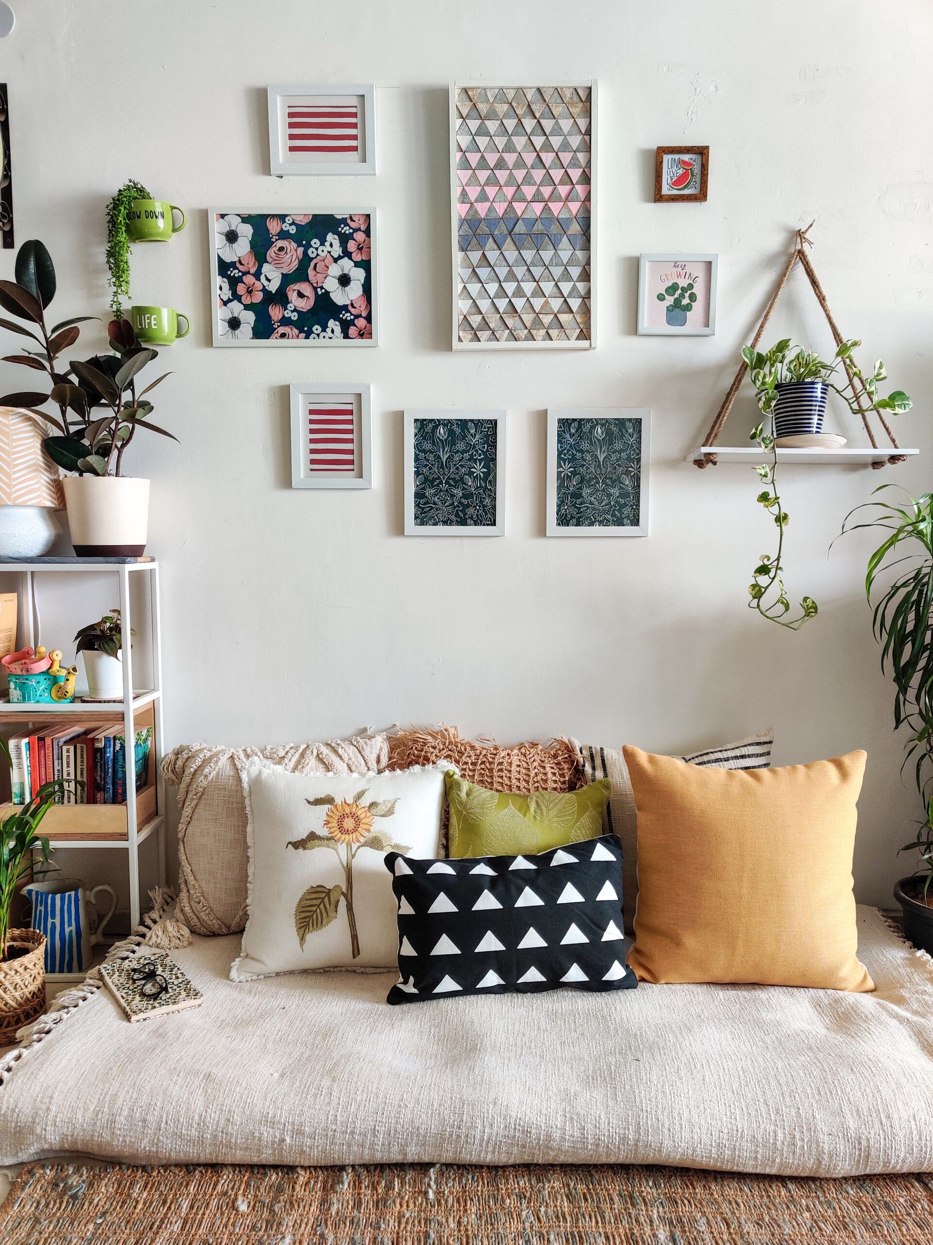 diy home decor crafts-nook-blank wall-gallery-cushions