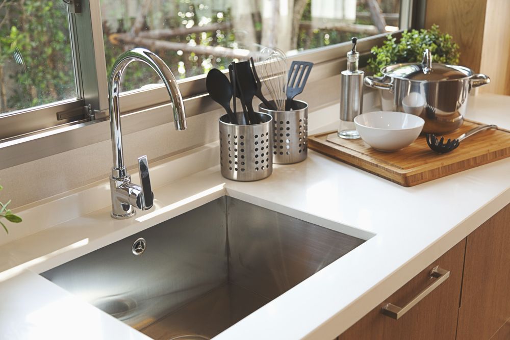 sink-with-white-countertop