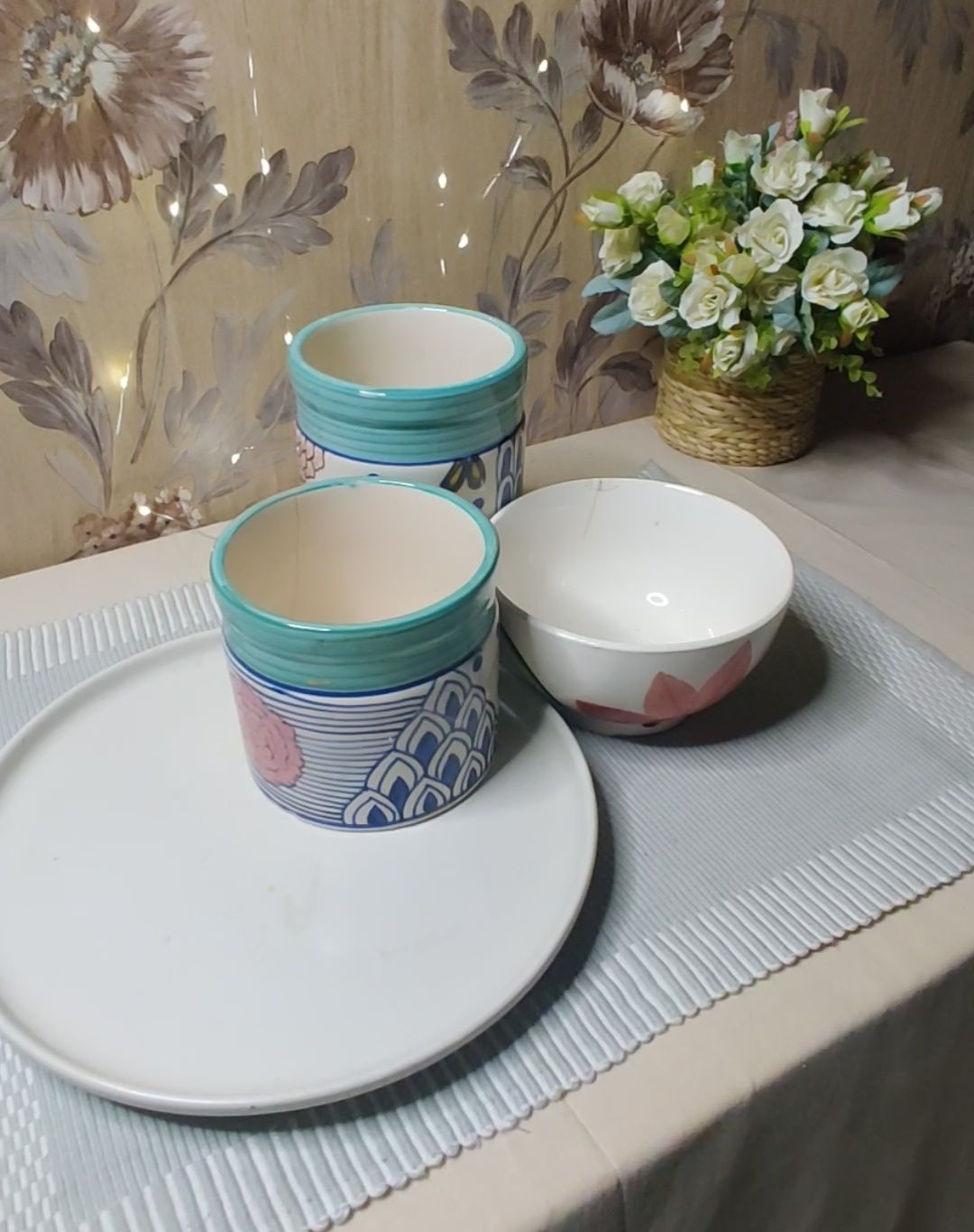 diy room decor-ceramic ware-chipped and cracked bowls-before image