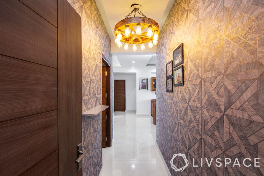 foyer decor-chandelier-accent wall