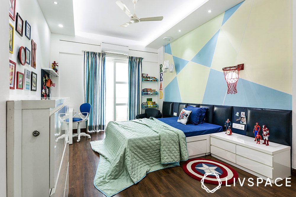 geometric-wall-design-for-kids-bedroom-with-basketball-net-light
