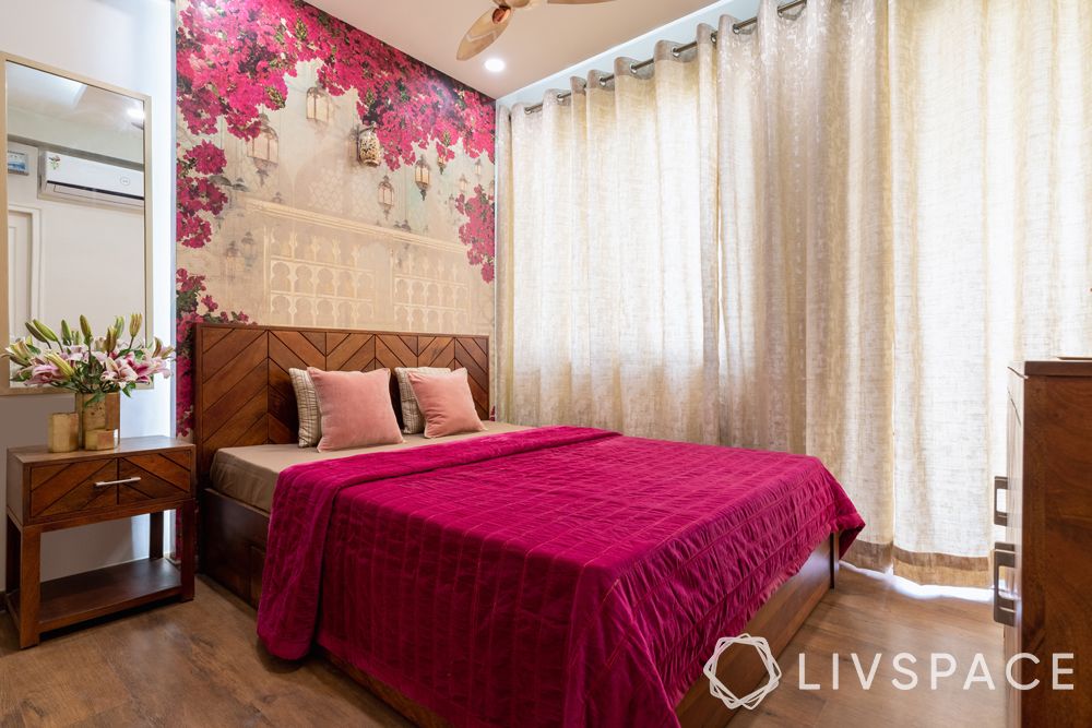 red-and-pink-master-bedroom-wallpaper-accent-wall
