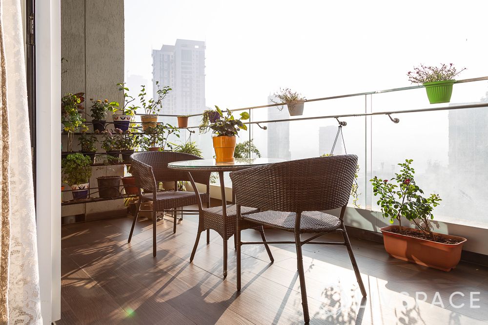 rental-apartment-balcony-seating-plants