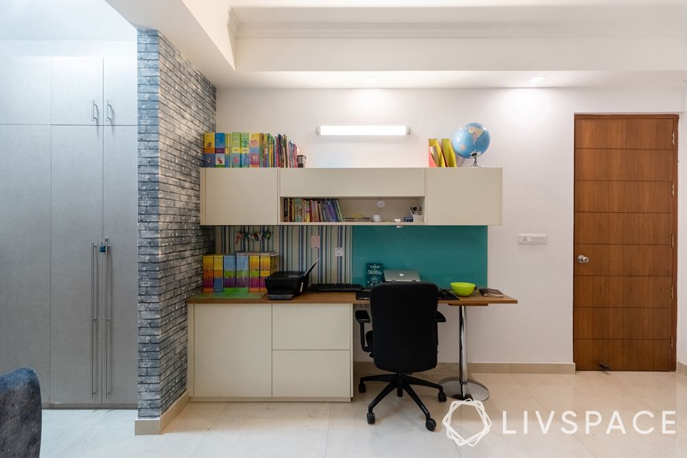 penthouse-in-noida-study-table