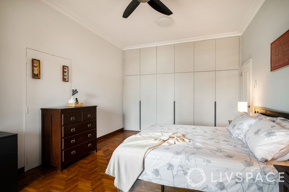 minimal-bedroom-design-bare-walls