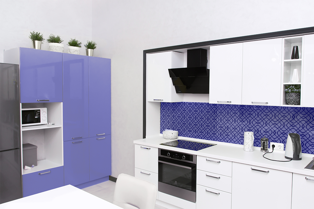 very-peri-and-white-purple-kitchen-colour-combination-for-wall