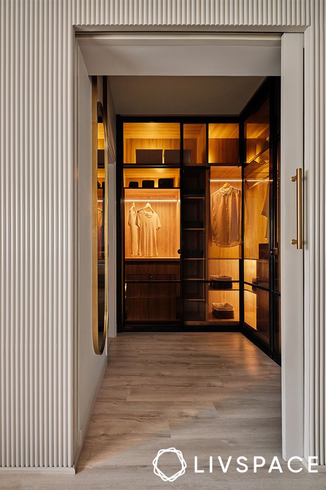 Walk-In Wardrobe in the Bathroom: Yes or No?