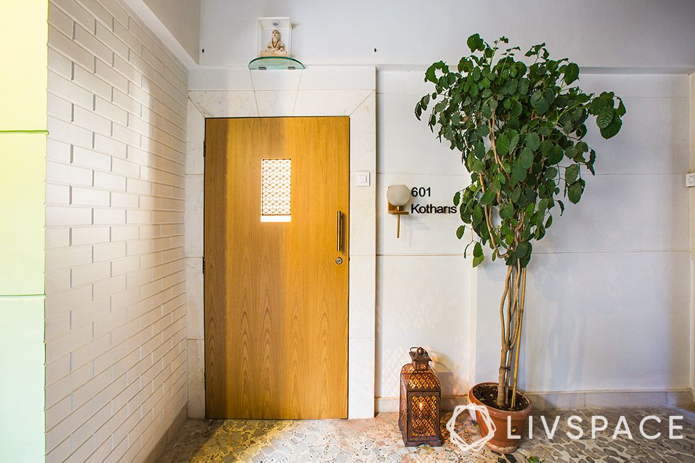 main-door-decor-with-potted-plants